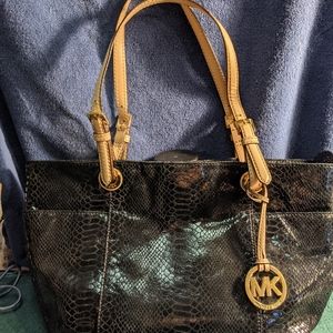 Michael Kors purse/handbag